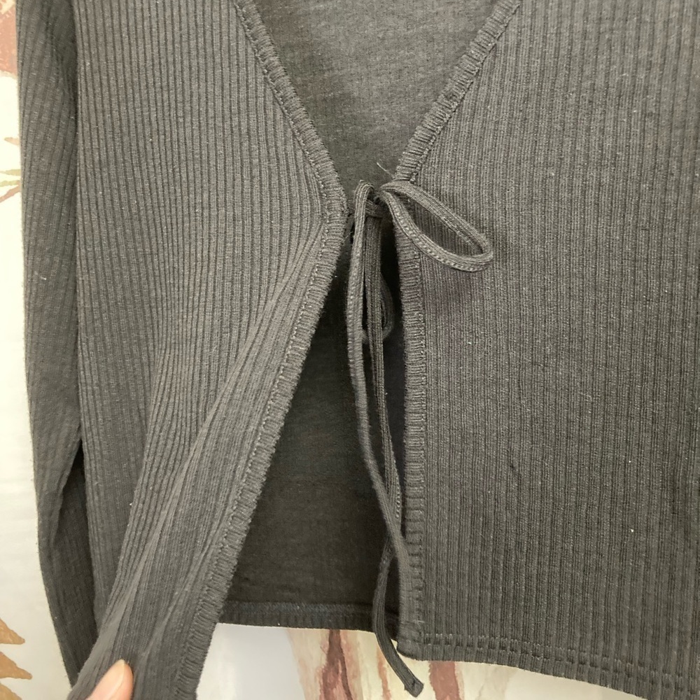 Small H&M top​​​​​​​​​​ - Picture 3 of 4